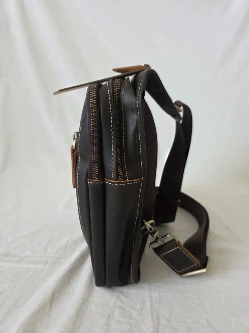 NWT! Lannsyne Full Grain Leather Shoulder Crossbody Bag with Gold-tone Hardware
